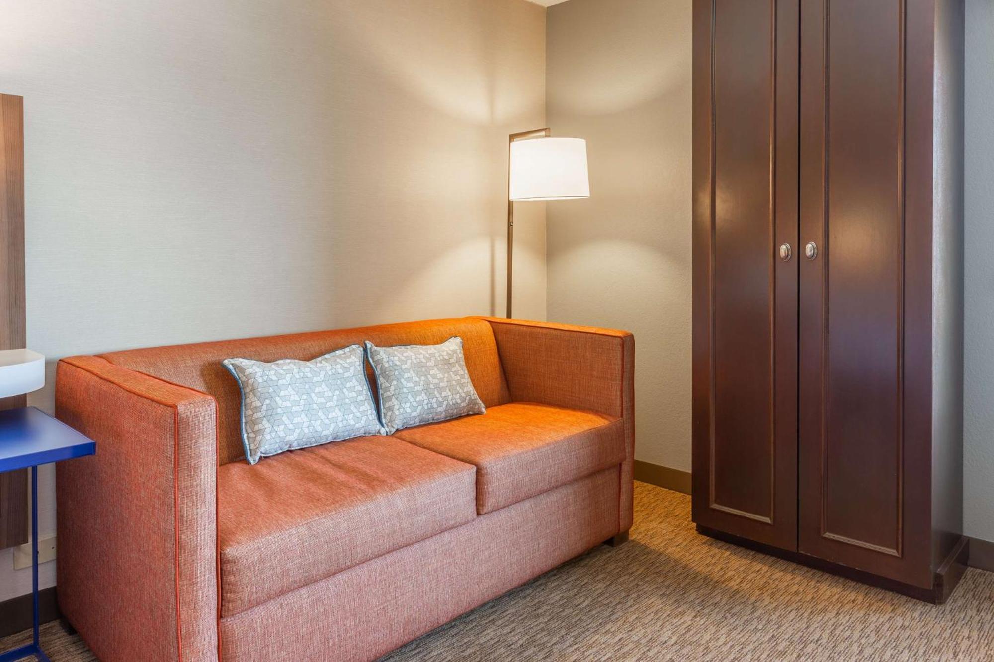 Hampton Inn Madison East Towne Mall Area Экстерьер фото