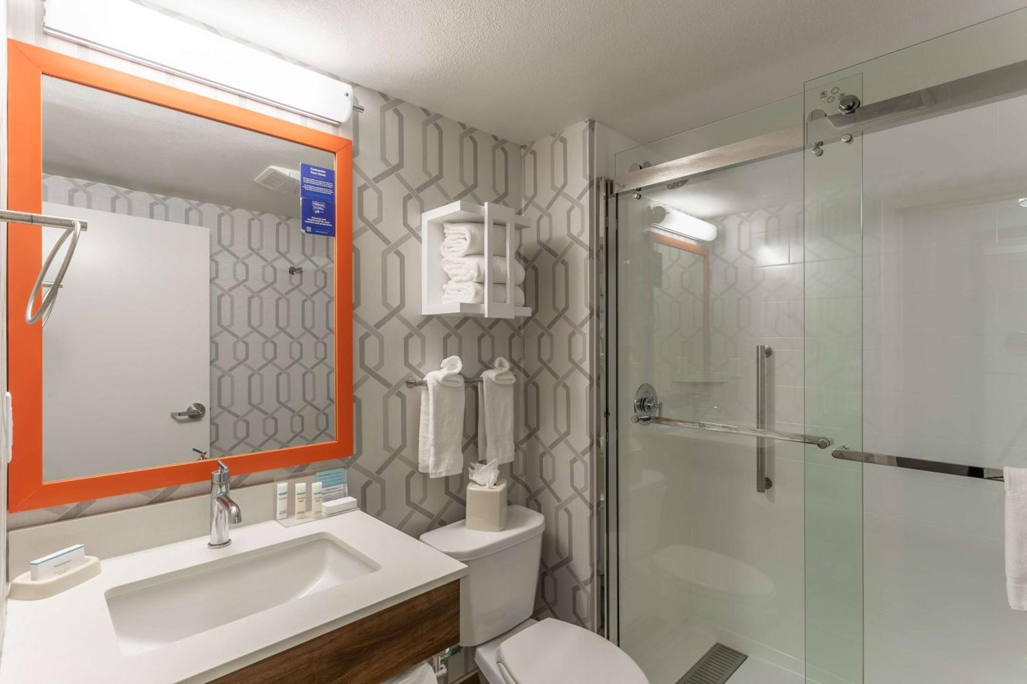 Hampton Inn Madison East Towne Mall Area Экстерьер фото