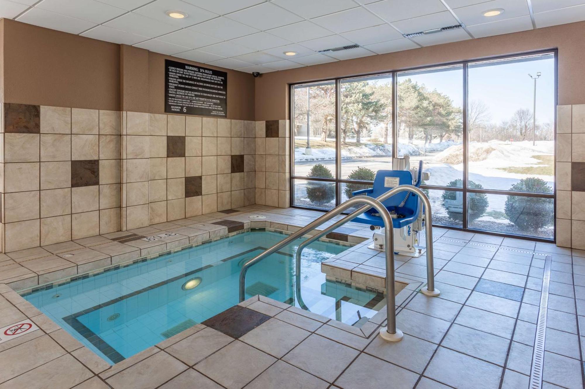 Hampton Inn Madison East Towne Mall Area Экстерьер фото