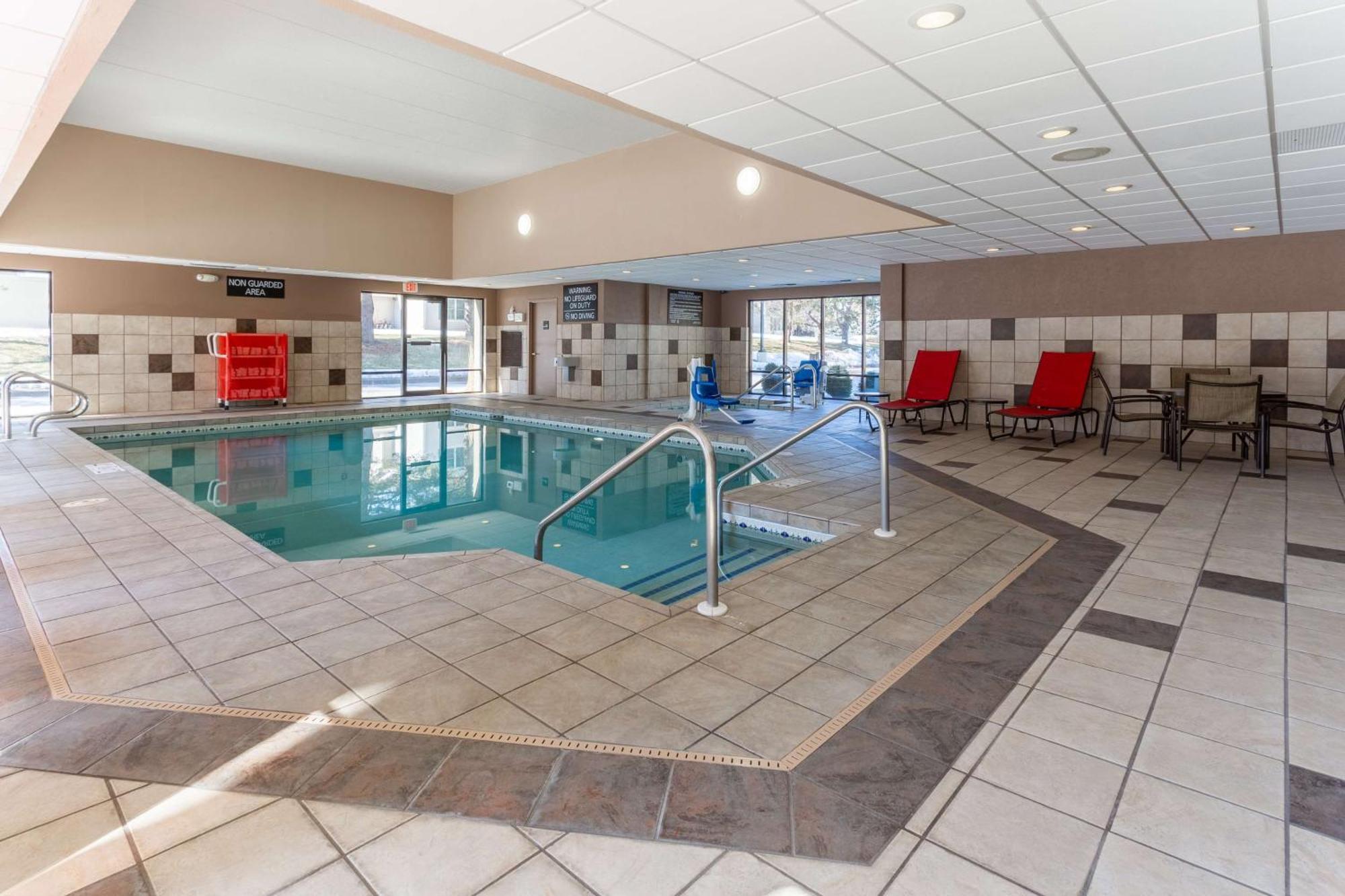 Hampton Inn Madison East Towne Mall Area Экстерьер фото