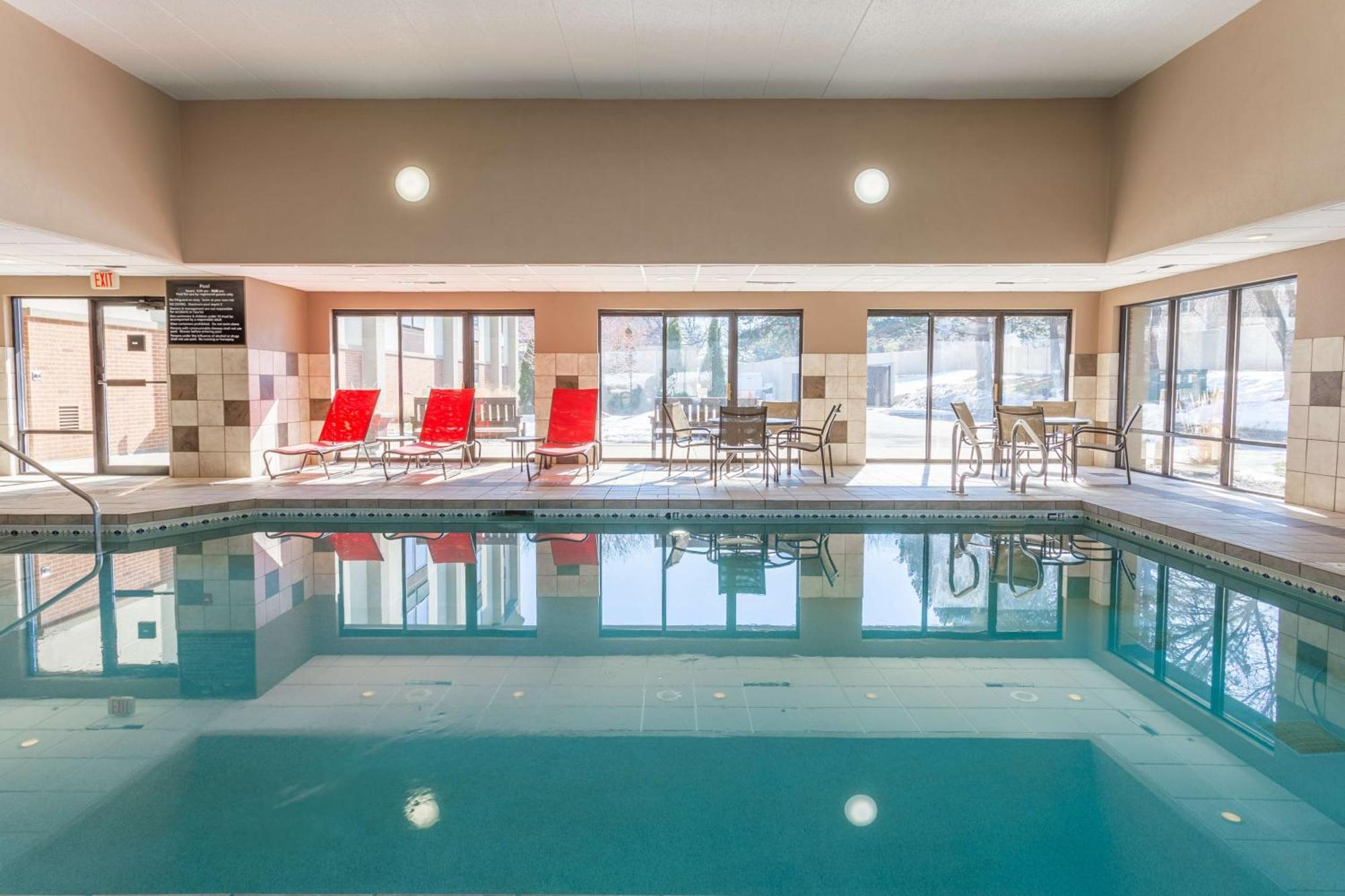 Hampton Inn Madison East Towne Mall Area Экстерьер фото