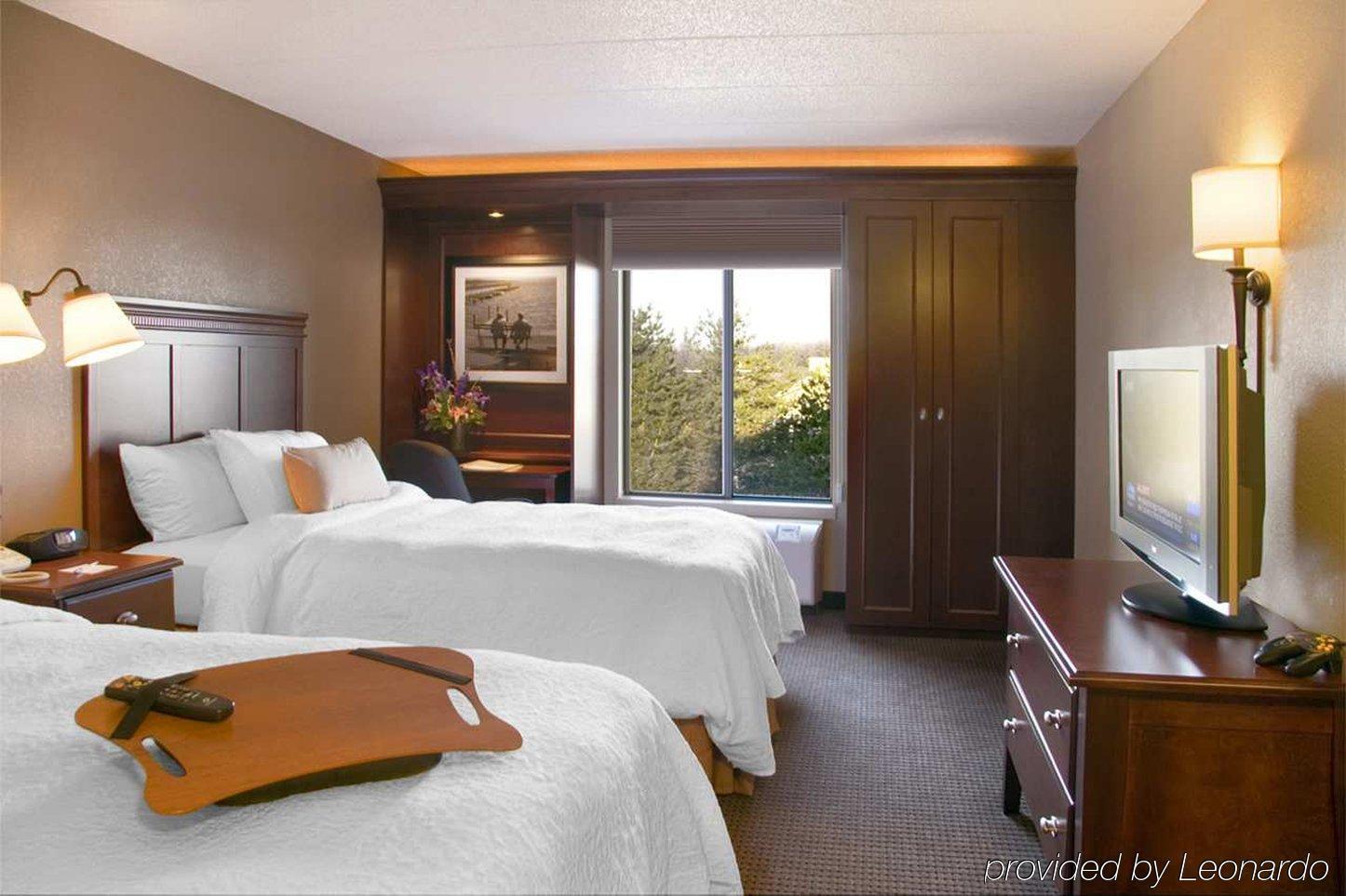 Hampton Inn Madison East Towne Mall Area Номер фото