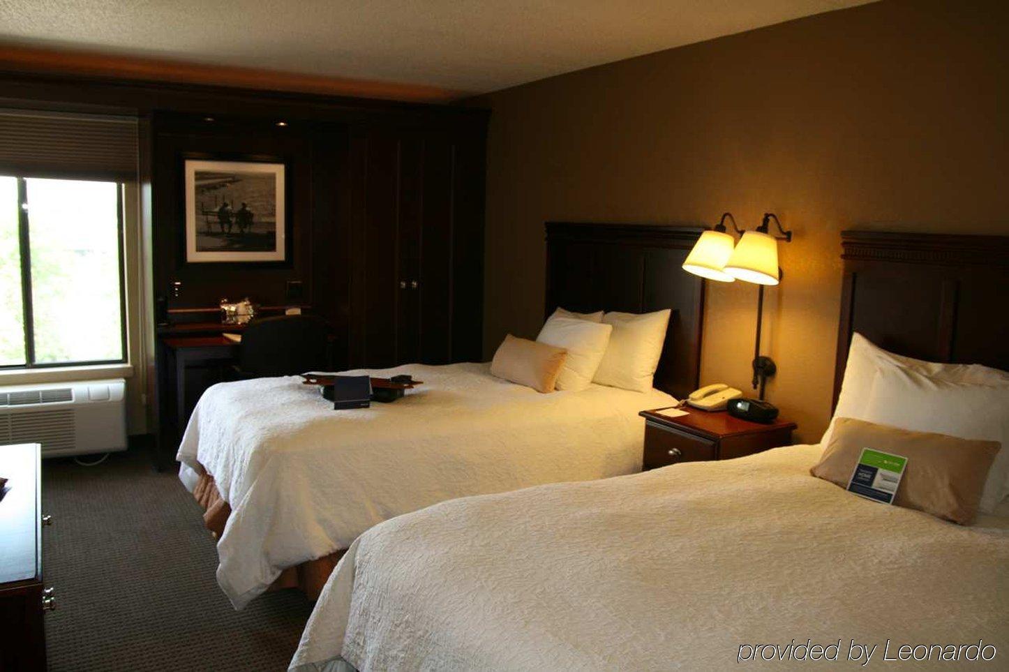 Hampton Inn Madison East Towne Mall Area Номер фото